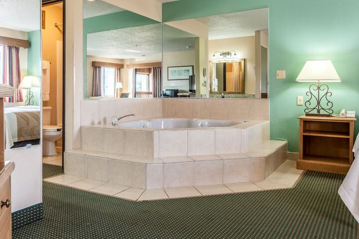 Jetted tub
