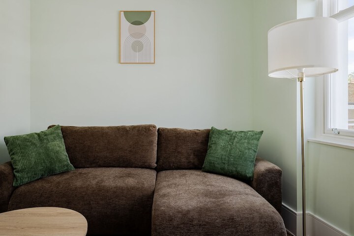 Lounge 39 of 50
