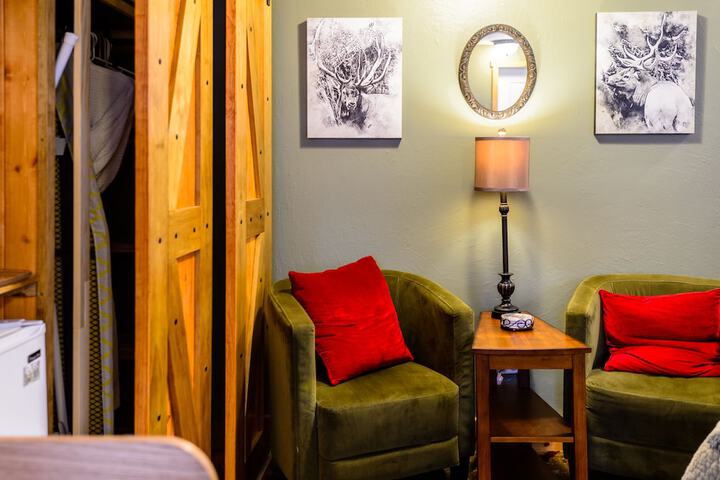 Room 18 of 156