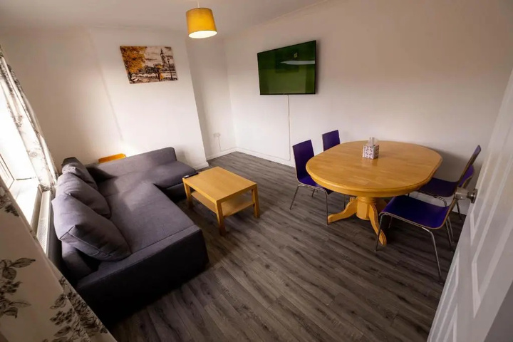 Room 4 of 15