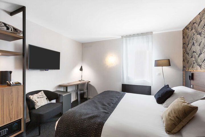 Room 32 of 59