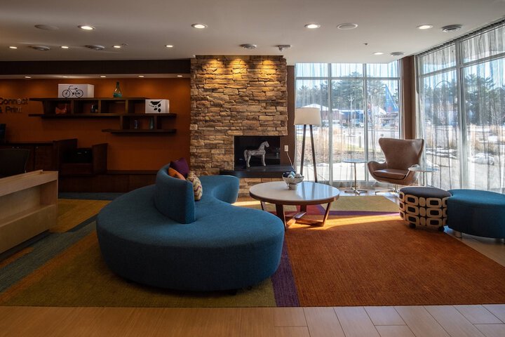 Lobby lounge
