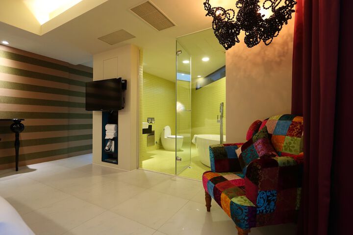 Room 17 of 74