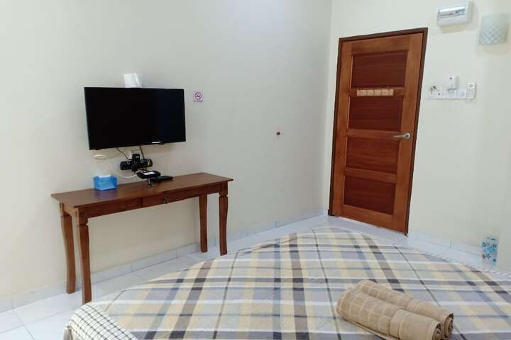 Room 8 of 33