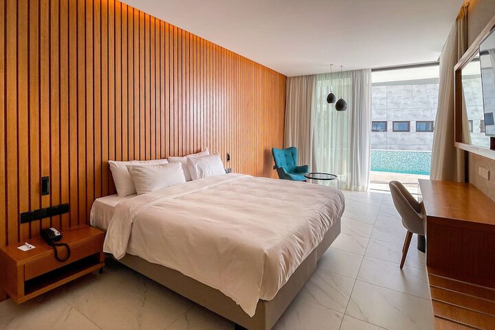 Room 10 of 92
