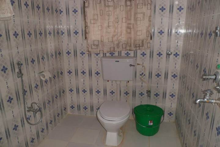 Room 13 of 20