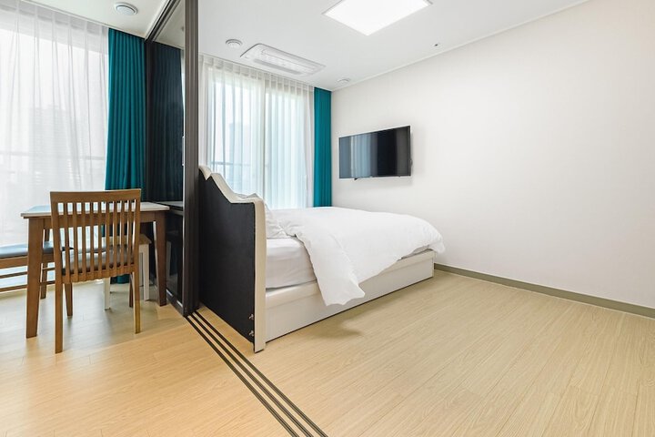 Room 543 of 640