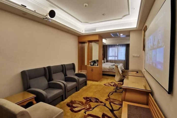 Room 16 of 31