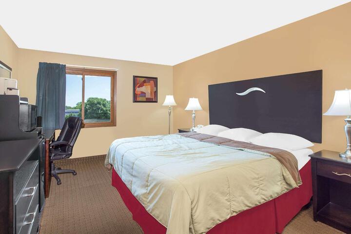 1 King Bed (1 of 6)