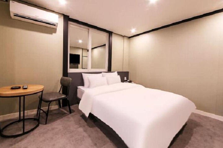 Room 14 of 27