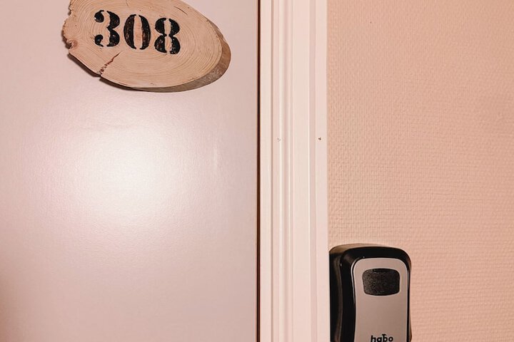 Room 24 of 49