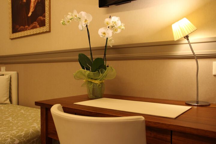 Room 15 of 180