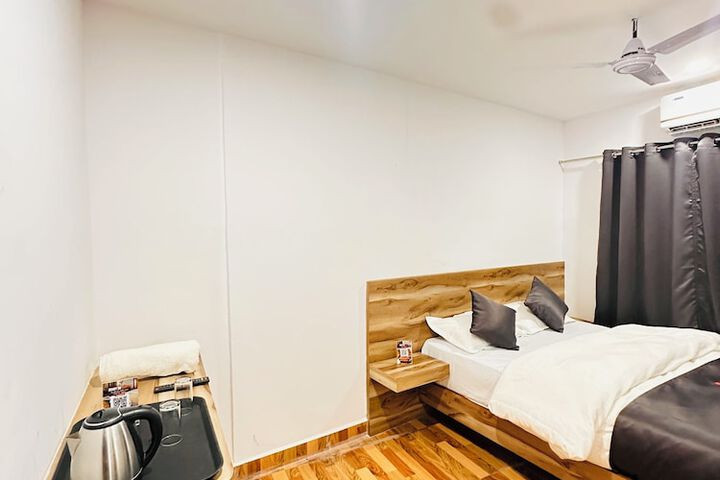 Room 3 of 33
