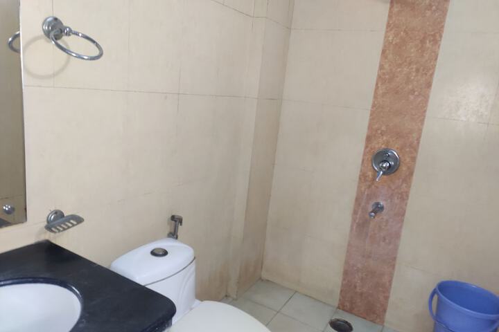 Room 6 of 7