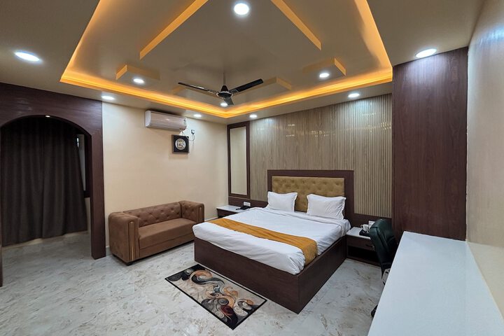 Room 3 of 8