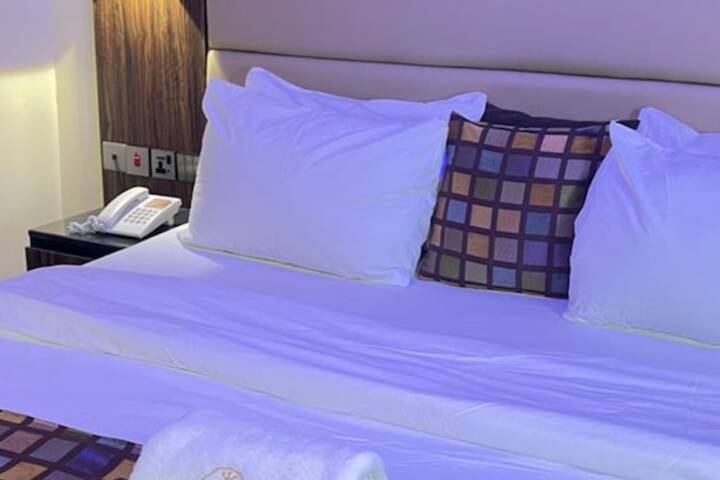 Room 5 of 19