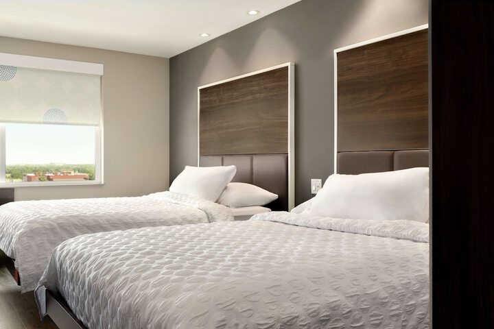 2 Queen Beds (3 of 13)