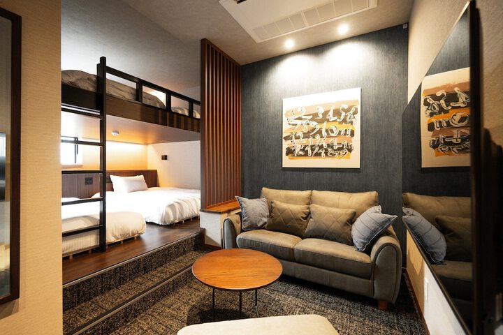 Room 10 of 27