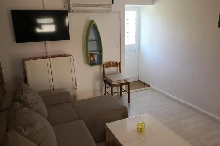 Room 4 of 11