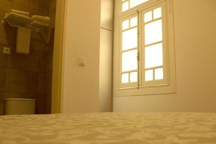 Room 11 of 40