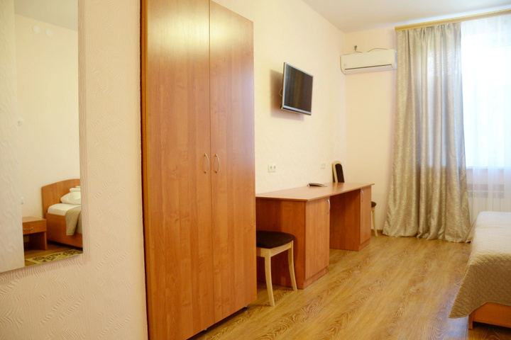 Room 18 of 37