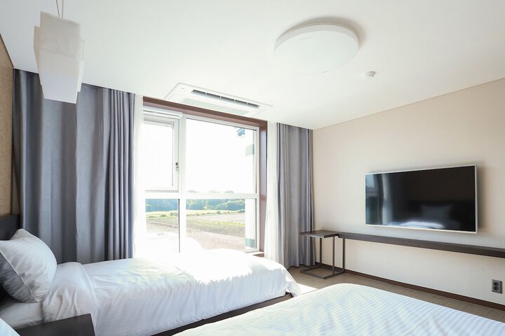 Room 4 of 40