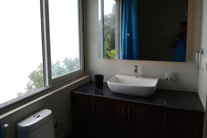 Room 4 of 6