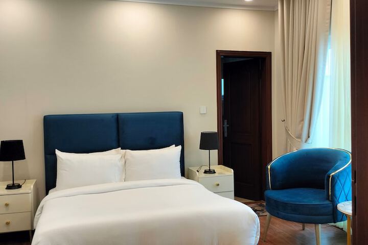 Room 8 of 15