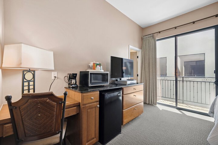 Room 13 of 70