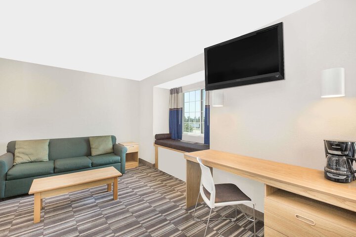 Room 13 of 44