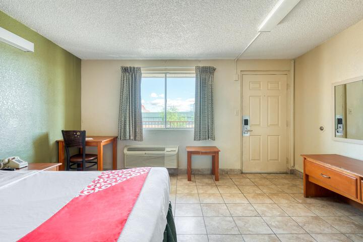Room 33 of 46
