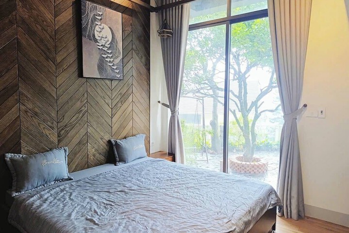 Room 12 of 80