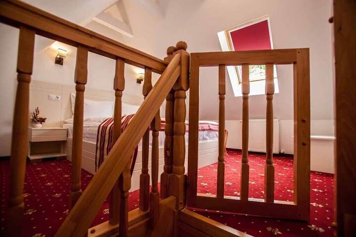 Room 8 of 24