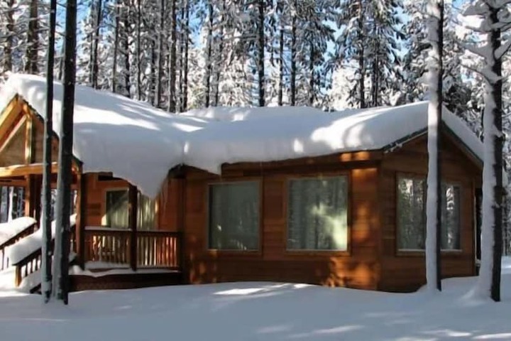 Willamette Pass Inn Chalets in Crescent, OR