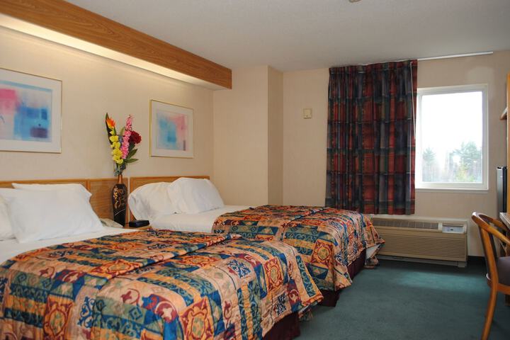 Standard Room, King or Two Doubles (4 of 9)