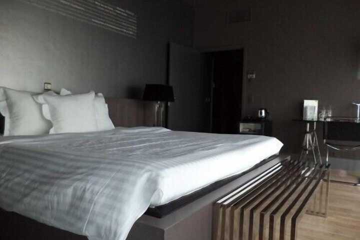 Room 33 of 79