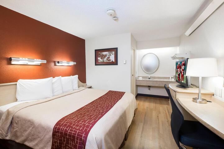 Standard | King Bed (3 of 14)