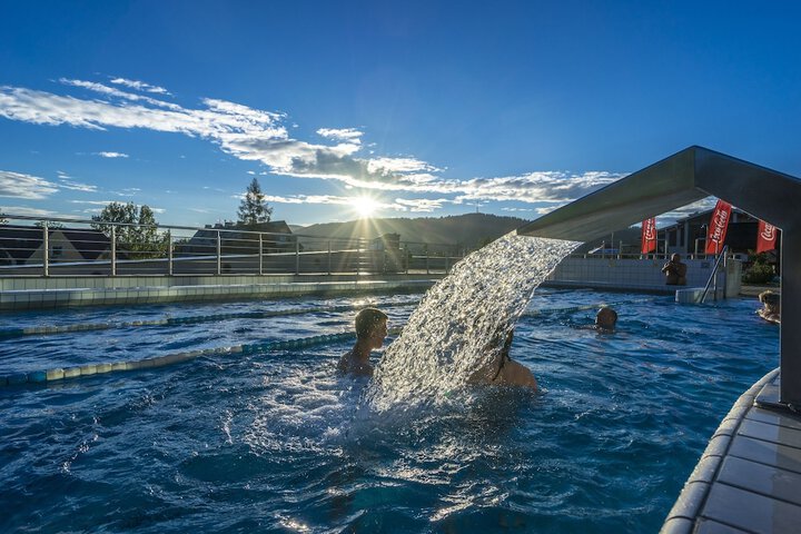 Pool 41 of 86