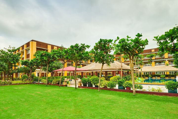 Hotel Exterior 37 of 37