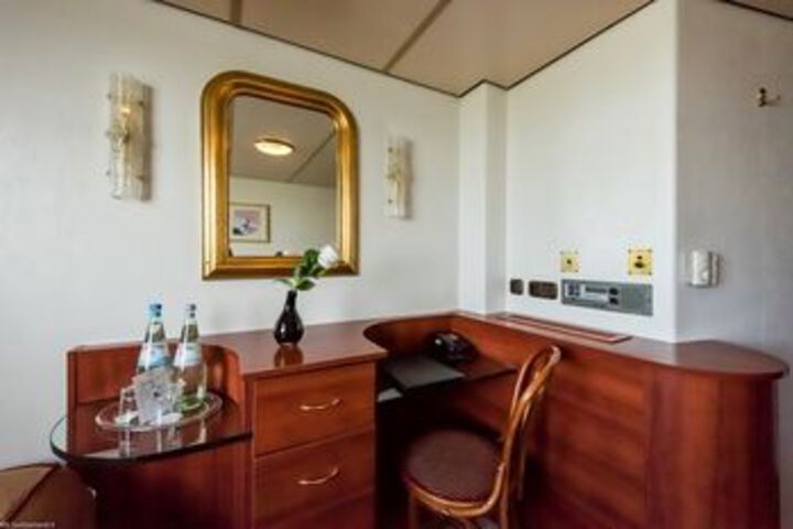 Room 16 of 37