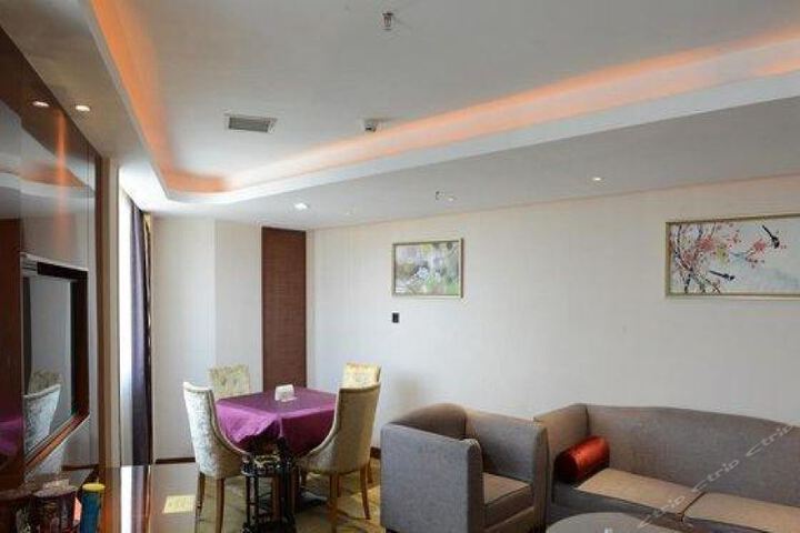 ZHONGHAN HOLIDAY INTERNATIONAL HOTEL CHA