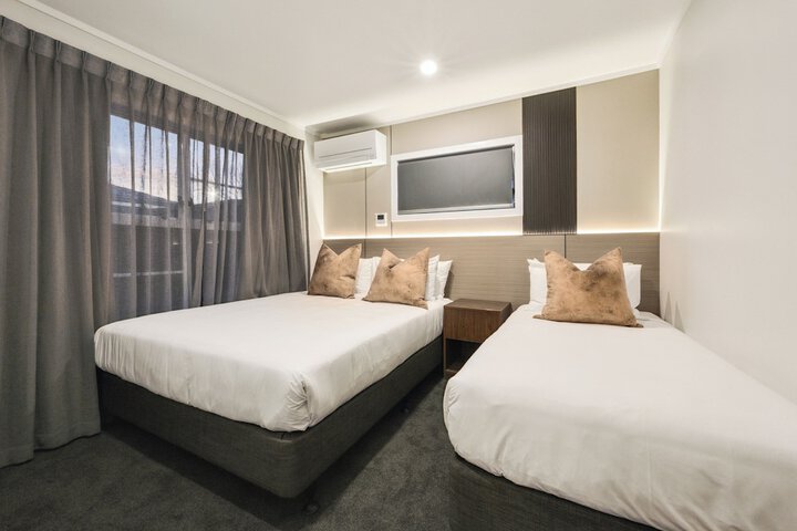 Room 5 of 27