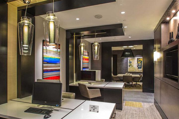 Business Center 15 of 35