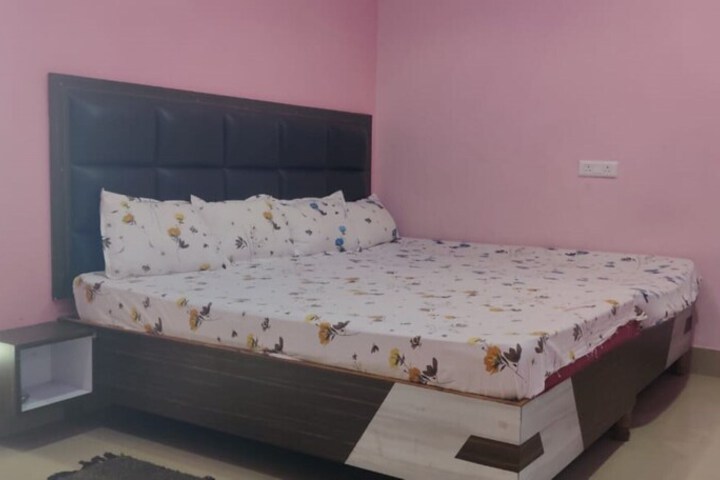 Room 3 of 13