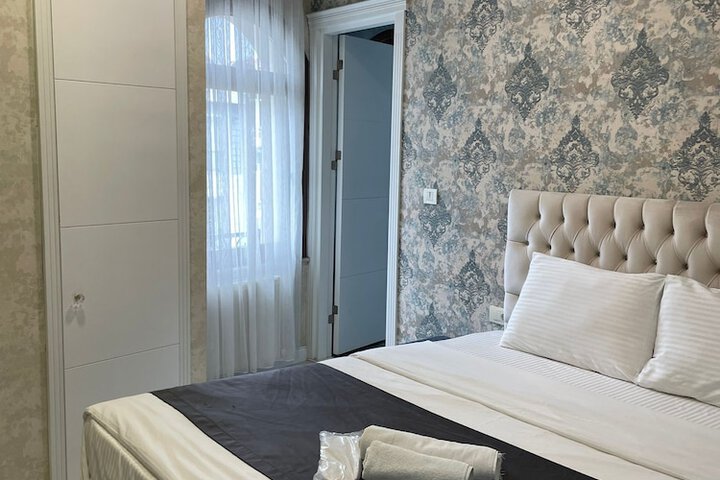 Room 12 of 42