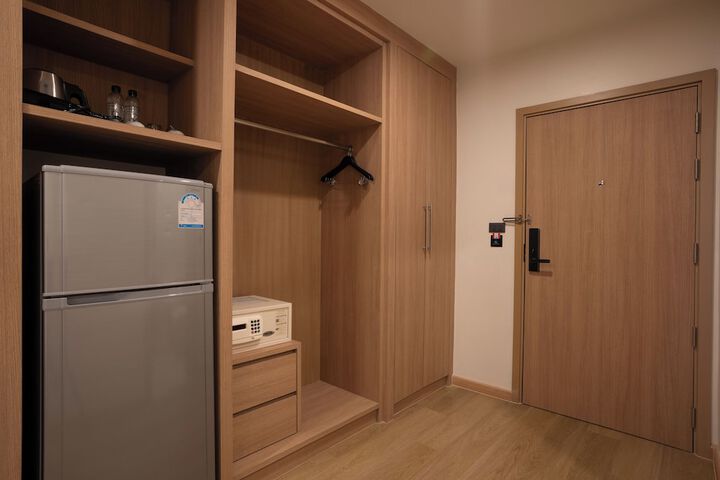 Room 2 of 64
