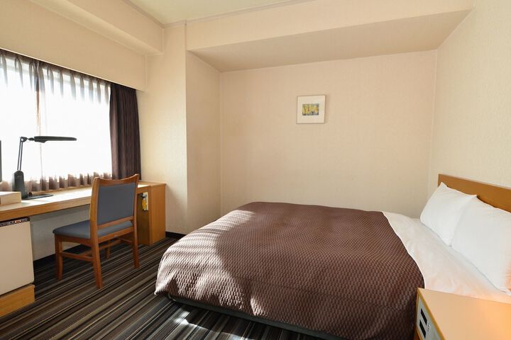 Room 11 of 32