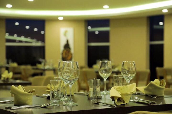 Dining 10 of 19