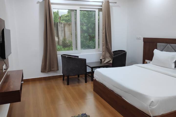 Room 6 of 42