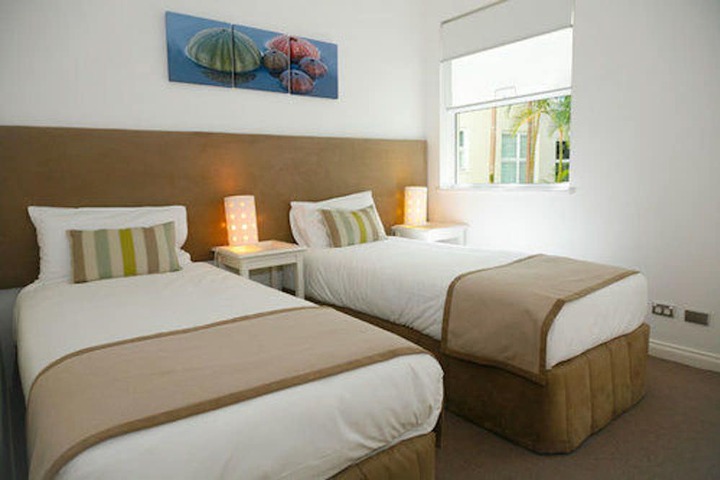 Room 4 of 120